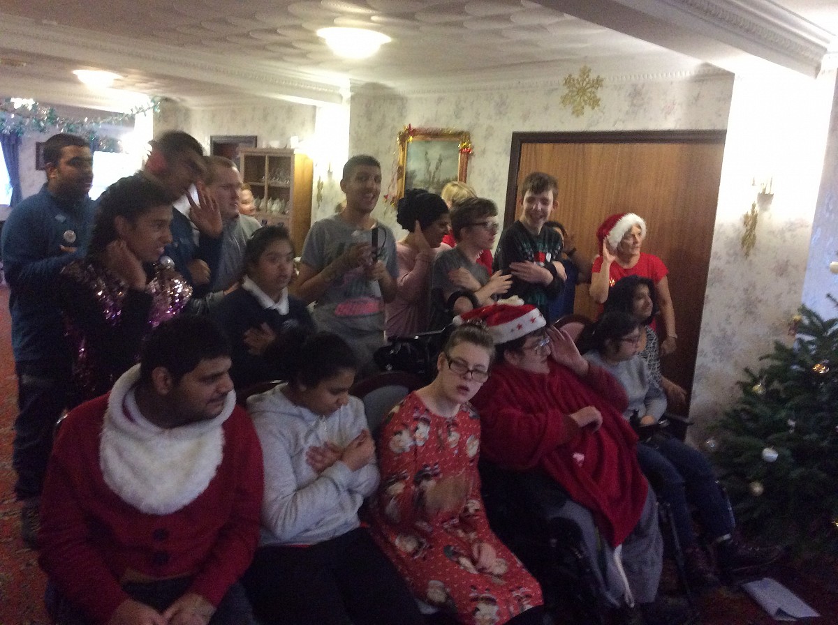 Queens Lodge Christmas Choir Visit 2018